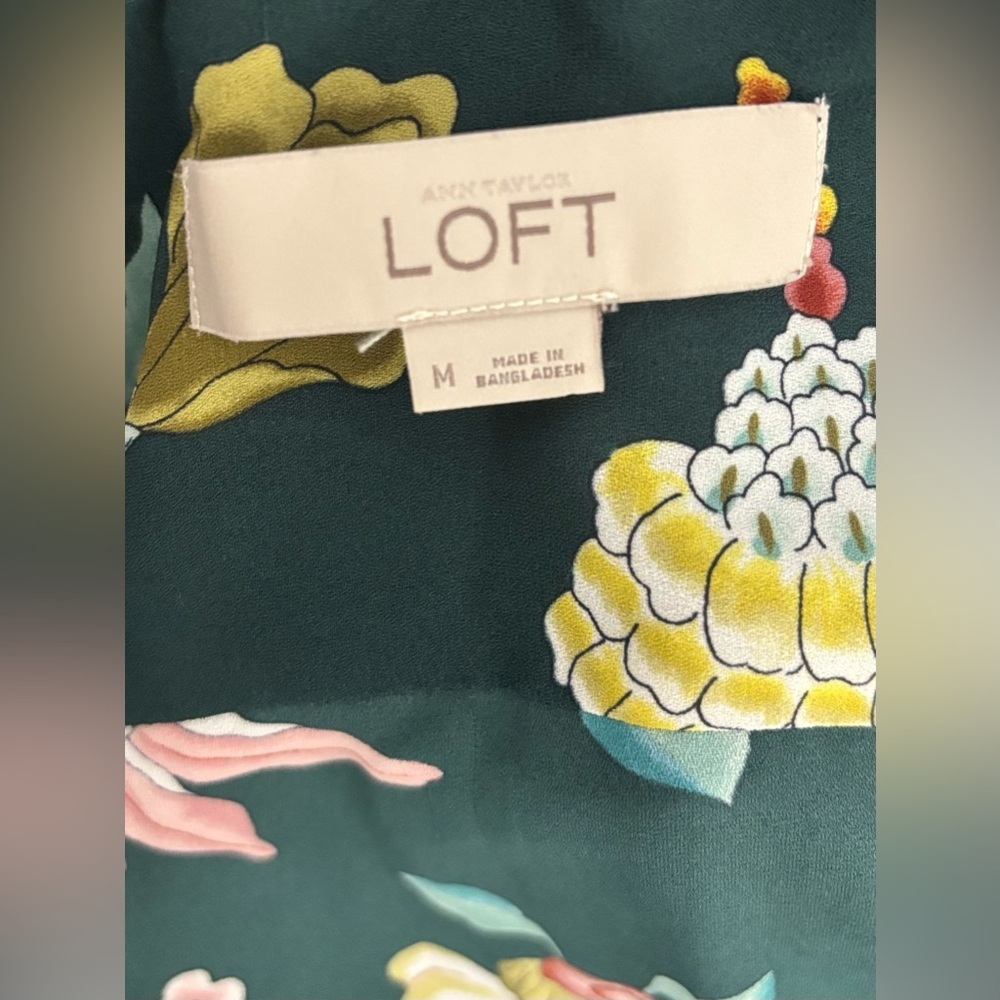 LOFT Dark Green Floral Button-Up Blouse Women’s Medium Long Sleeve Pocket Top - Picture 3 of 3
